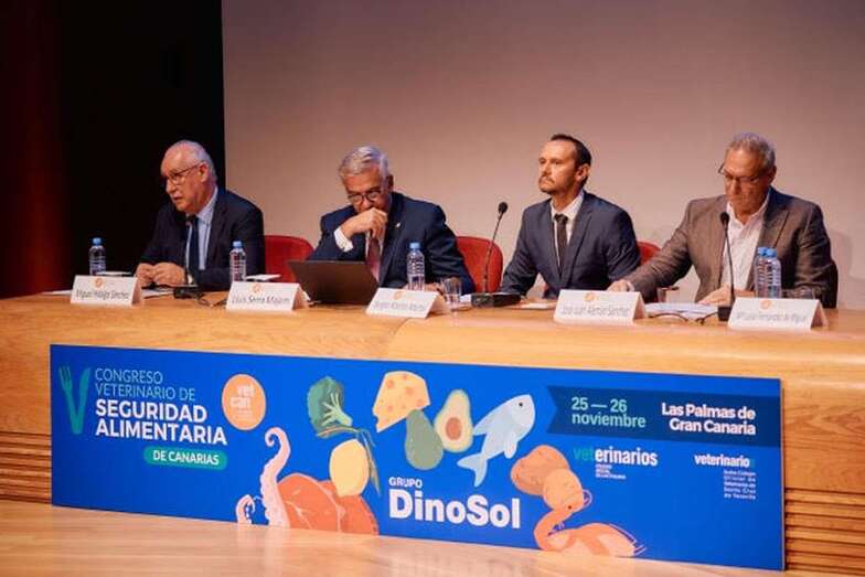 Mesa presidencial acto inaugural del congreso/TA.